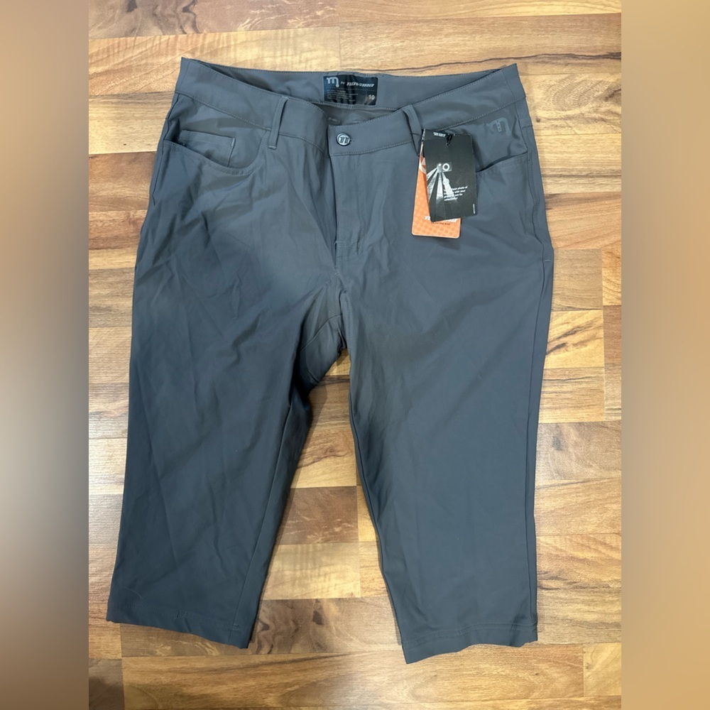 🚨NWT🚨 Novara Women's Dark Gray Capris